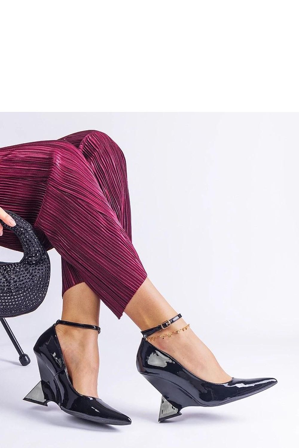 Czółenka Model Florianda E400 Black - PRIMO