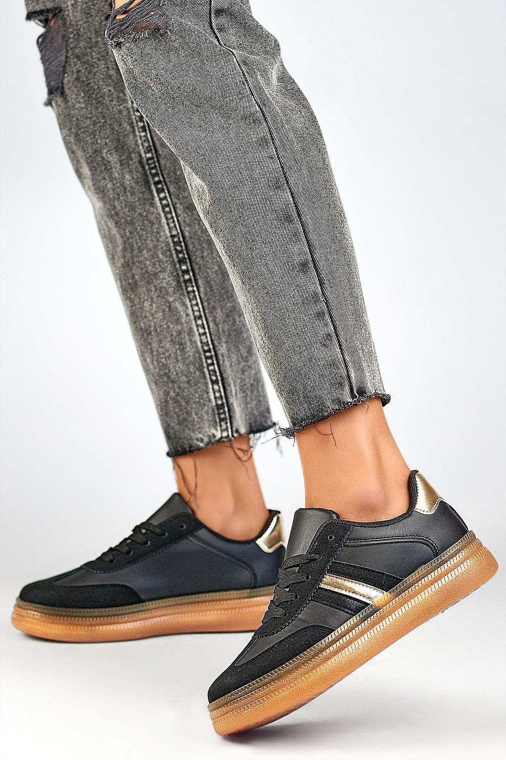   Buty Sportowe Model A185B Black/Beige - PRIMO 