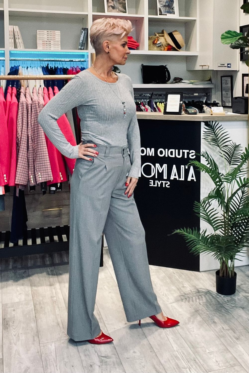  Spodnie Damskie Model 09 Grey - Cabba 
