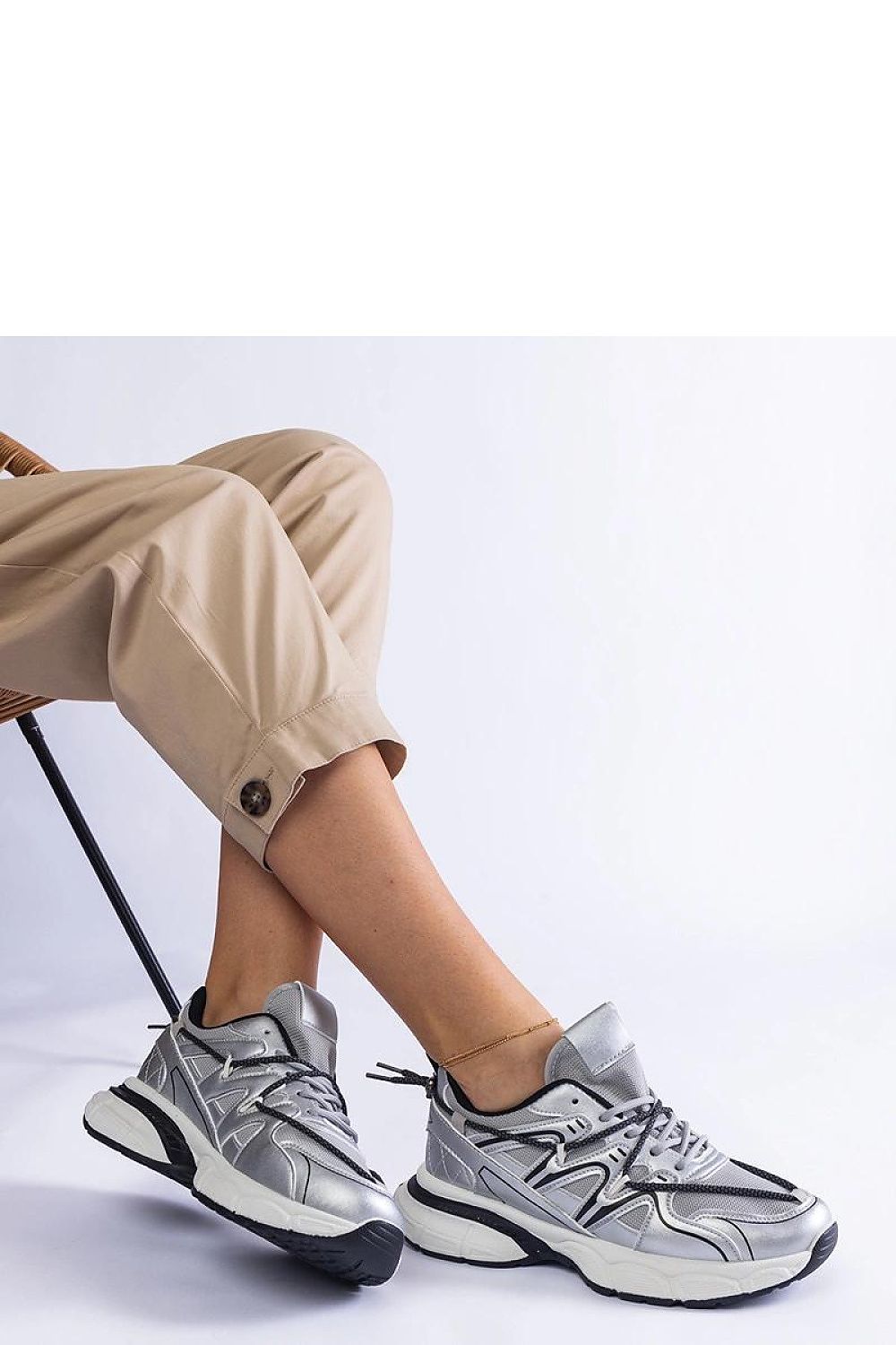   Srebrne damskie sneakersy na masywnej podeszwie Colunga - Solea 