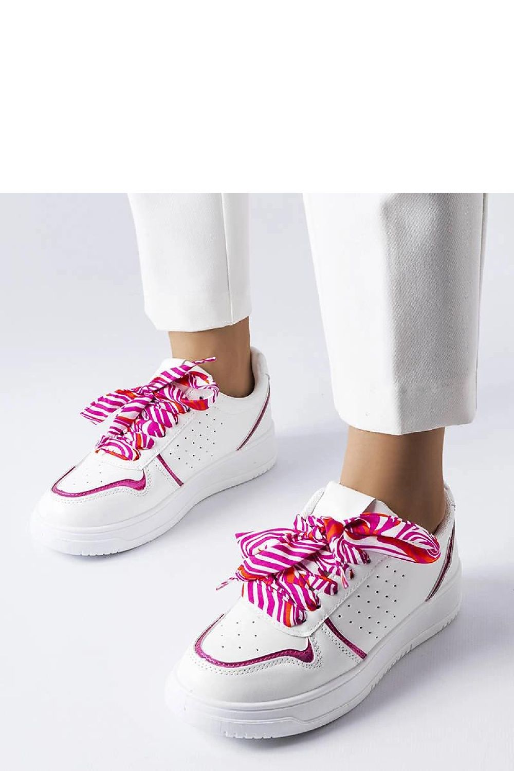   Białe sneakersy wiązane wstążką Pryor - Solea 