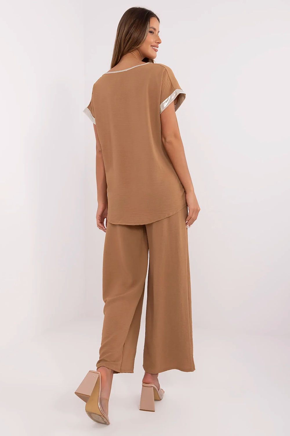  Spodnie Komplet Model DHJ-KMPL-9370.87 Camel - Italy Moda 