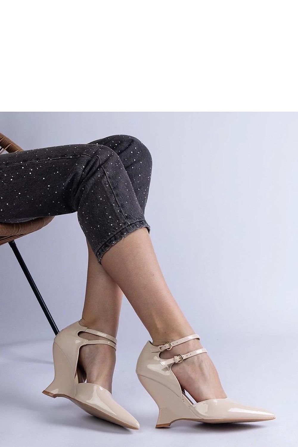   Czółenka Model Vizario E30062 Beige - PRIMO 