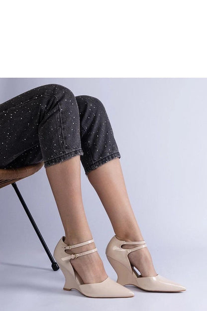   Czółenka Model Vizario E30062 Beige - PRIMO 