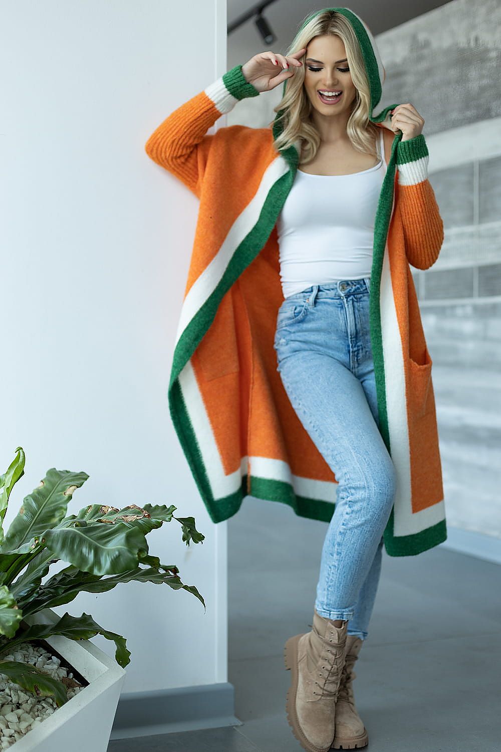  Sweter Kardigan Model 30085 Orange - PeeKaBoo 
