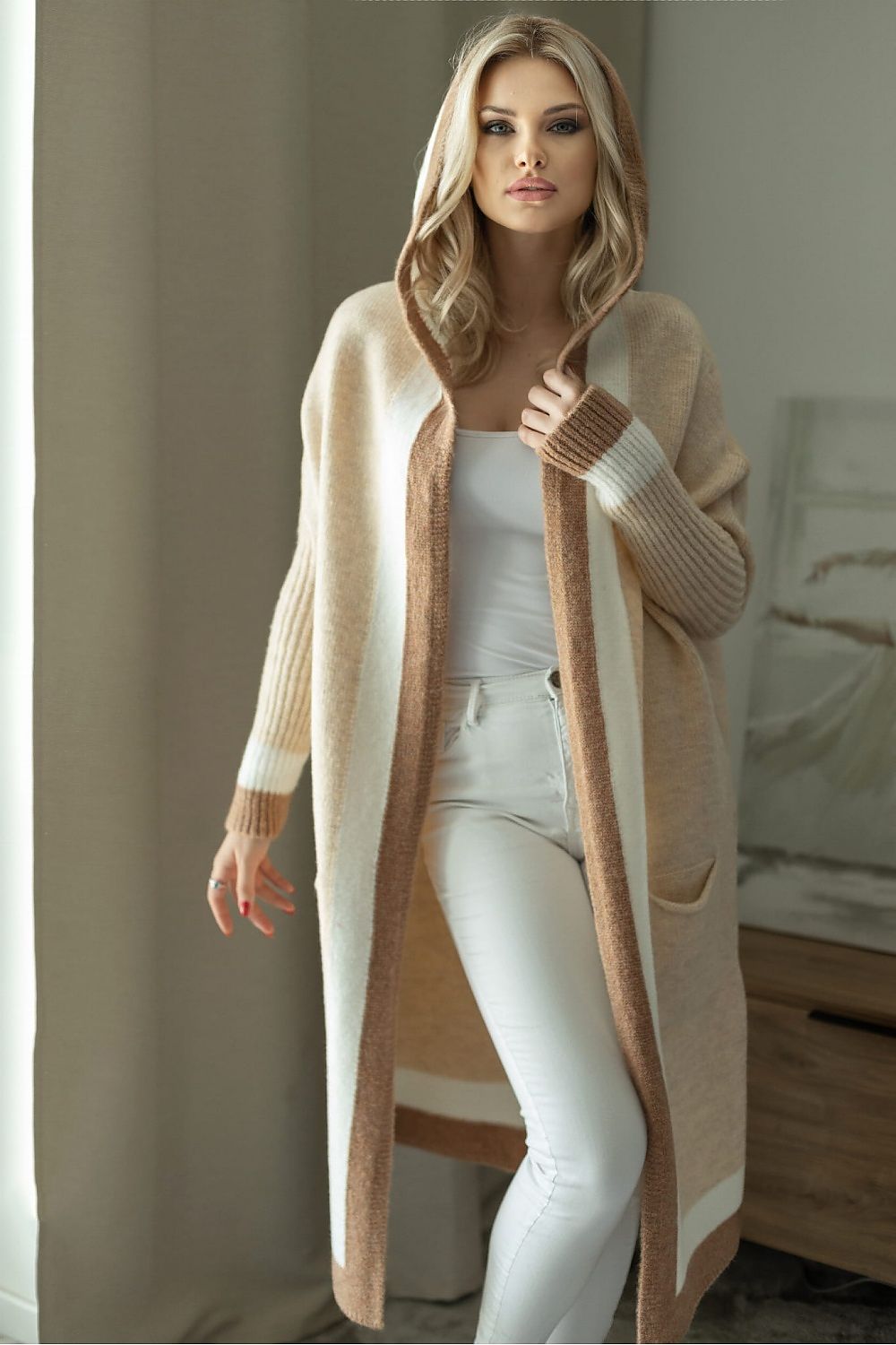  Sweter Kardigan Model 30085 Cream - PeeKaBoo 