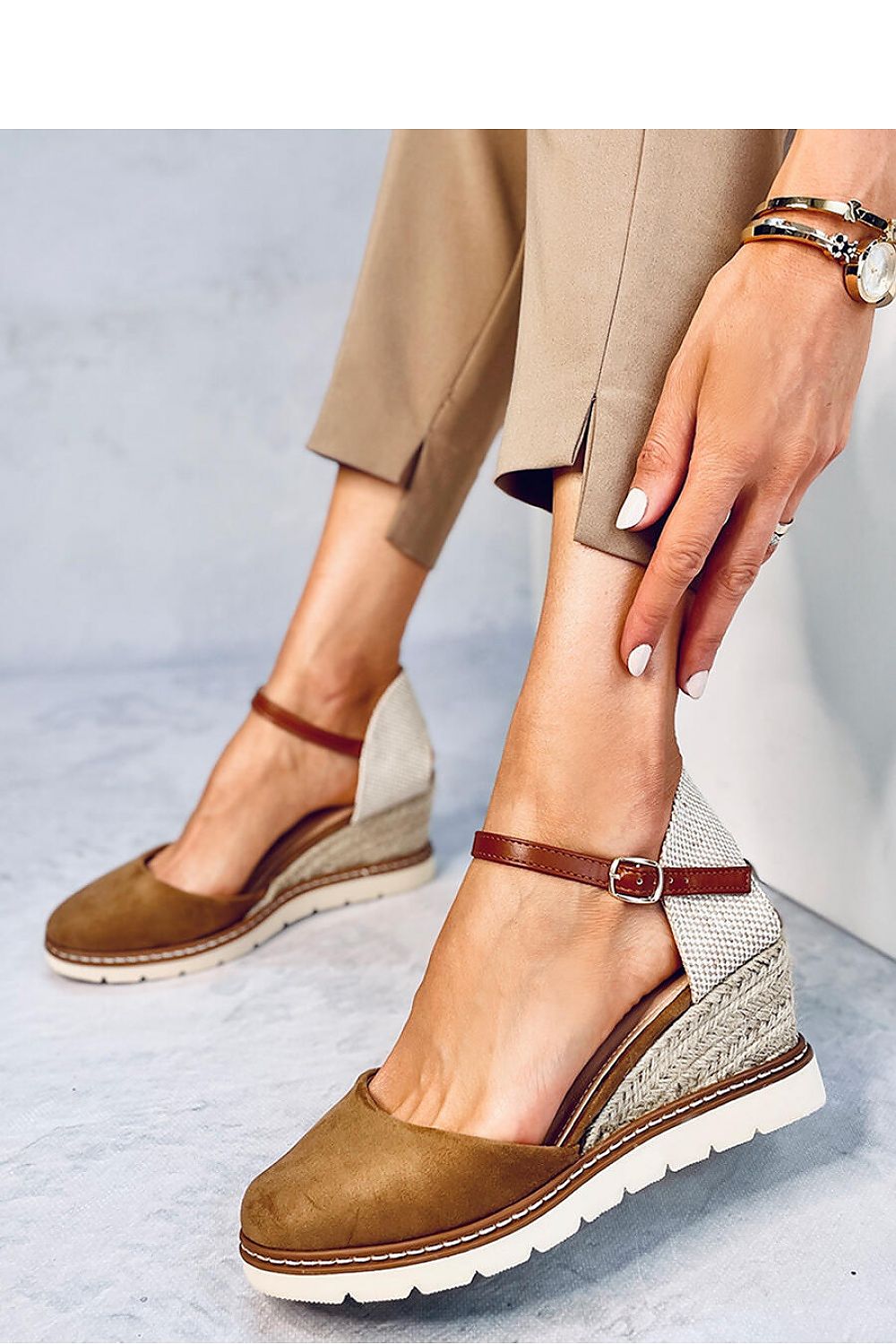   Espadryle na koturnie ELLIO KHAKI - Inello 