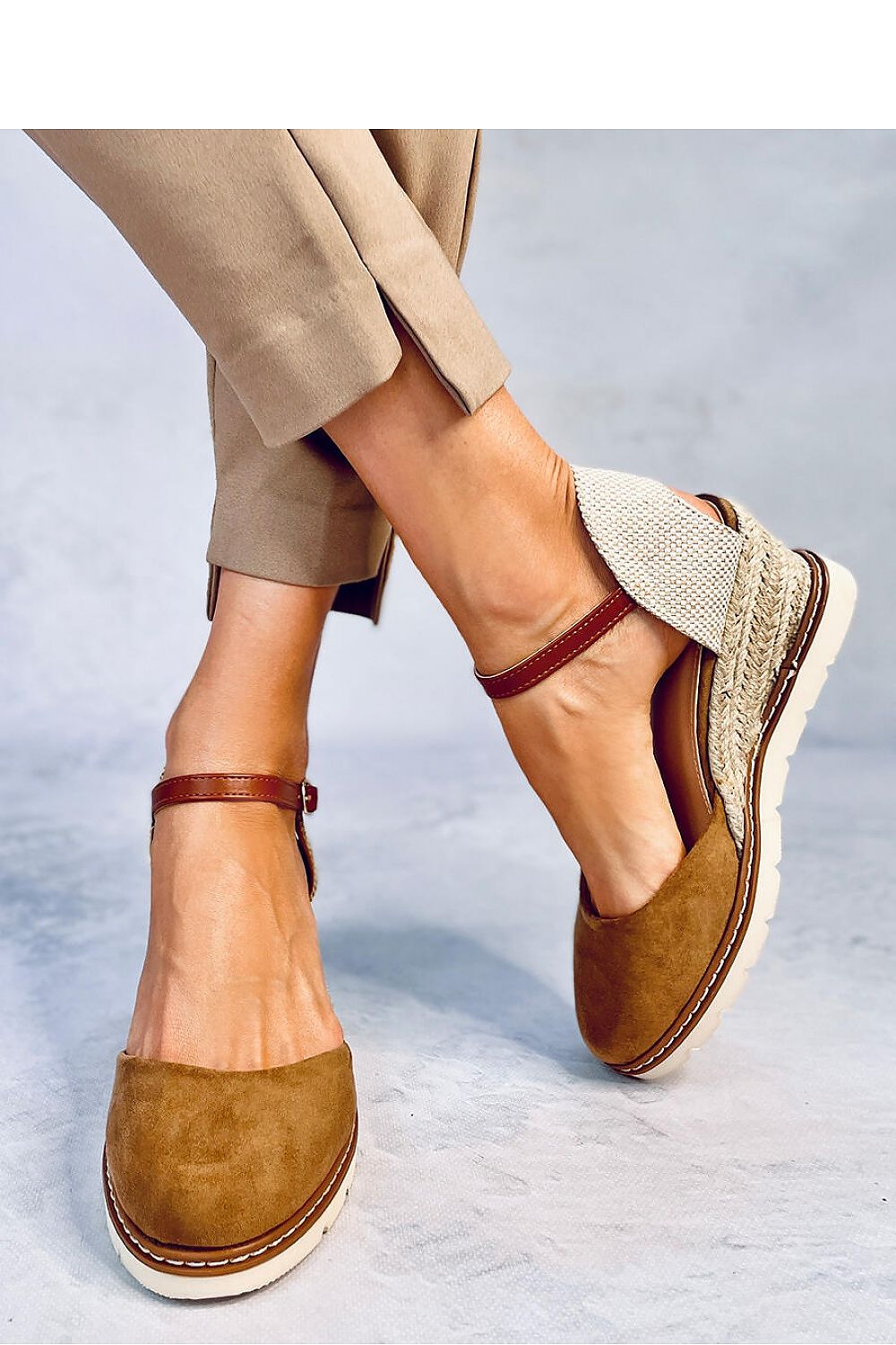   Espadryle na koturnie ELLIO KHAKI - Inello 