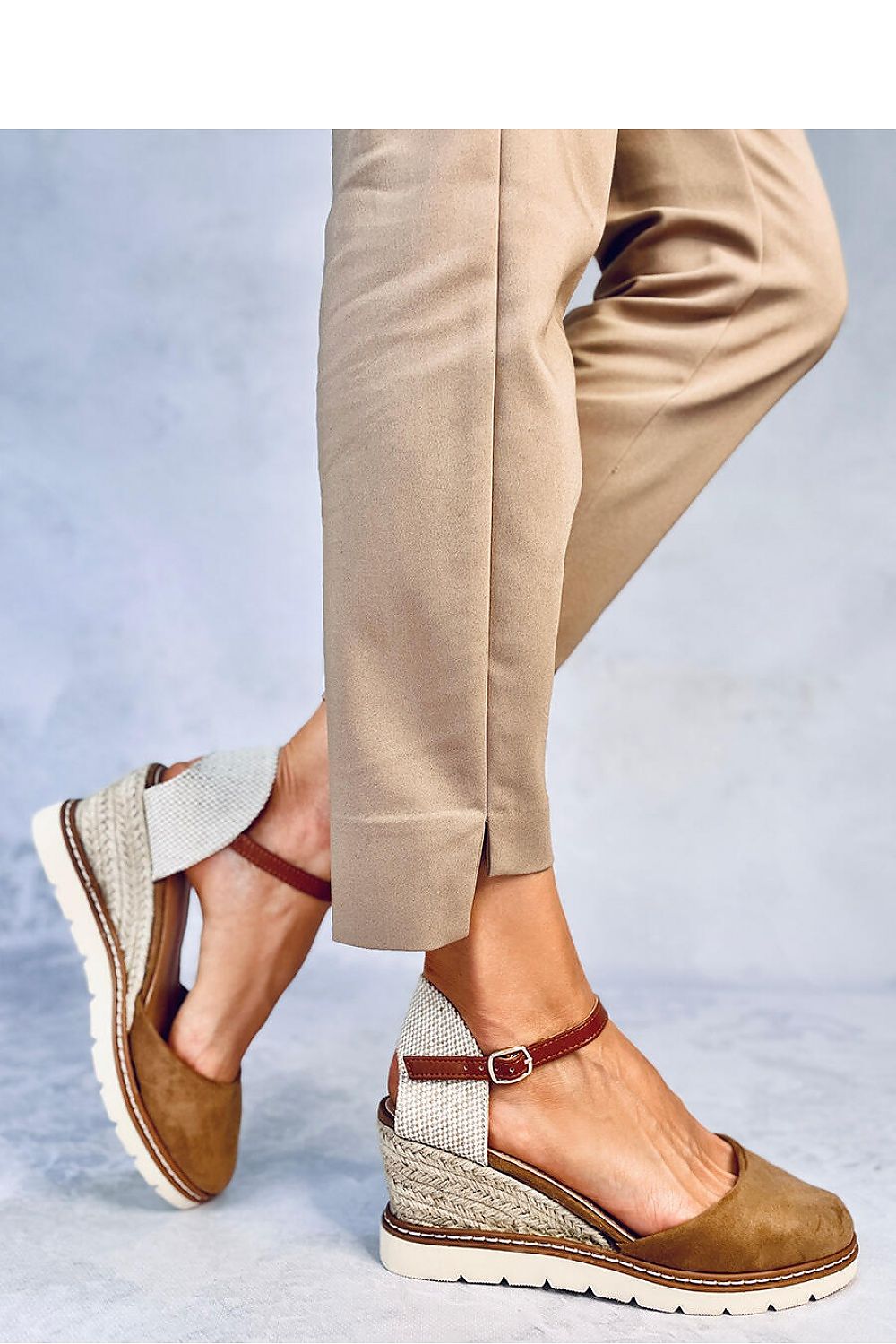   Espadryle na koturnie ELLIO KHAKI - Inello 